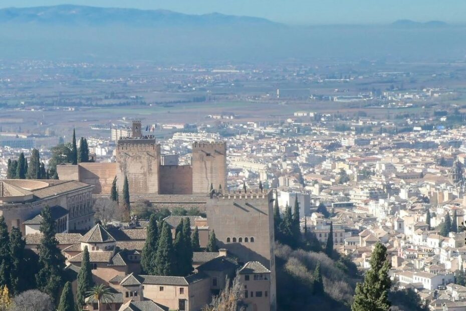 Private Guided Tour to Albaicin and Sacromonte